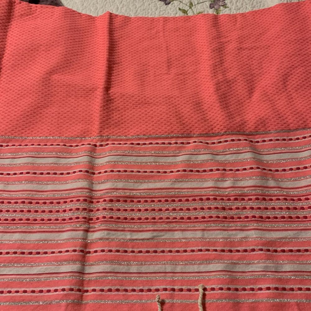 MUXU 40" x 48" beach mat.Soft/sand free.  Bright Pink w/embroidery work & tassel